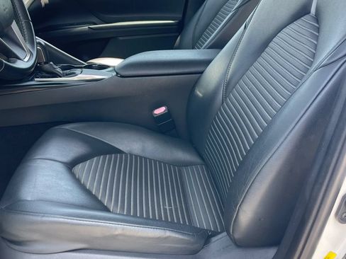 Used 2018 Toyota Camry SE FWD image 18