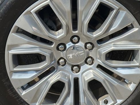 Used 2022 GMC Sierra 1500 Denali w/ Denali Premium Package AWD/4WD image 5