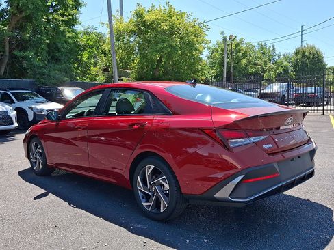 Certified 2025 Hyundai Elantra Sport FWD image 4