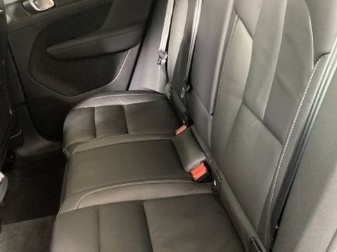 Used 2022 Volvo XC40 T5 Inscription w/ Climate Package image 10