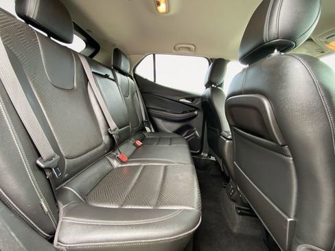 Used 2021 Buick Encore GX Essence image 14