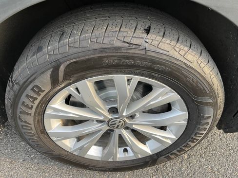 Used 2020 Volkswagen Tiguan S image 24