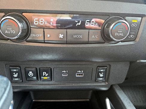 Used 2022 Nissan Frontier SV image 18