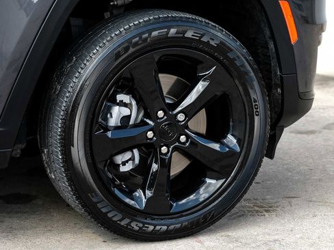 Used 2023 Jeep Grand Cherokee L Laredo image 56