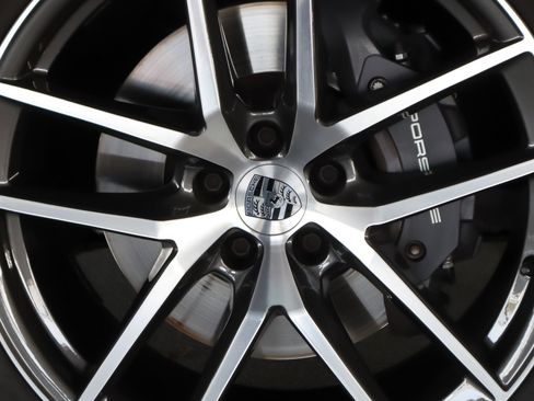 Used 2024 Porsche Macan AWD/4WD image 29