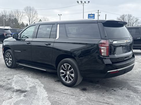 Used 2021 Chevrolet Suburban LT w/ LT Signature Package image 6