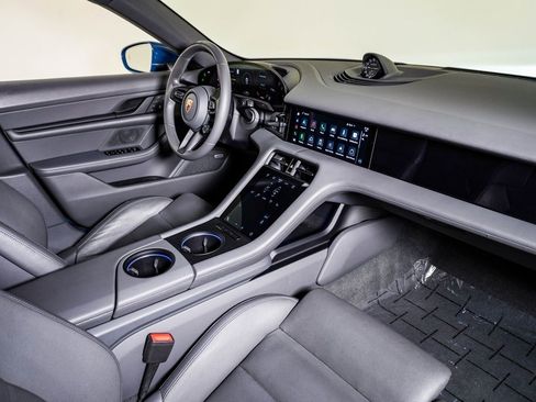 Used 2022 Porsche Taycan 4S image 13