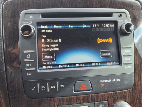 Used 2017 Chevrolet Traverse LT w/ Style and Technology Package image 6