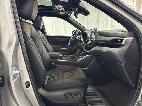 Used 2025 Toyota Highlander XSE image 64