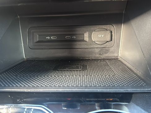 Used 2023 Volkswagen Atlas Cross Sport SE AWD/4WD image 35