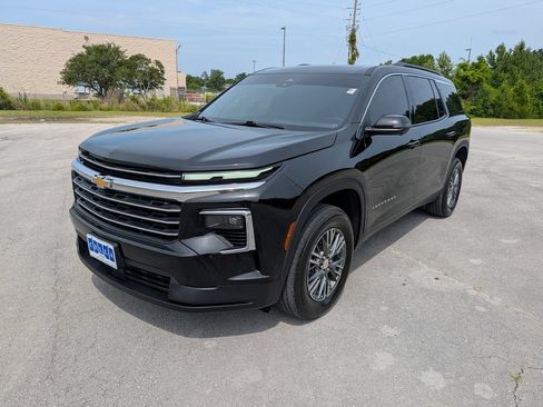 Used 2024 Chevrolet Traverse LT FWD image 5