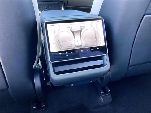 Used 2026 Tesla Model Y 2WD image 25