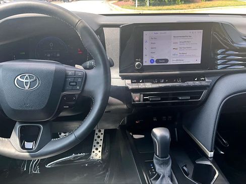 Used 2026 Toyota Camry Hybrid w/ Convenience Package FWD image 25