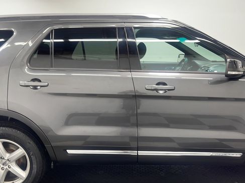Used 2017 Ford Explorer XLT AWD/4WD image 21