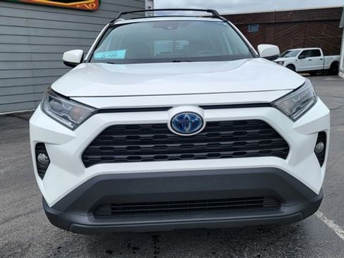 Used 2020 Toyota RAV4 XLE w/ Convenience Package image 3
