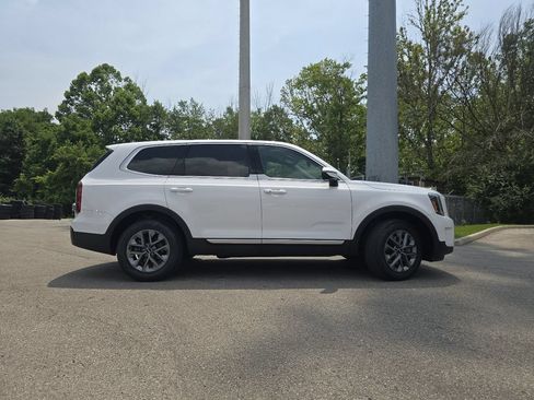 Used 2024 Kia Telluride LX FWD image 17