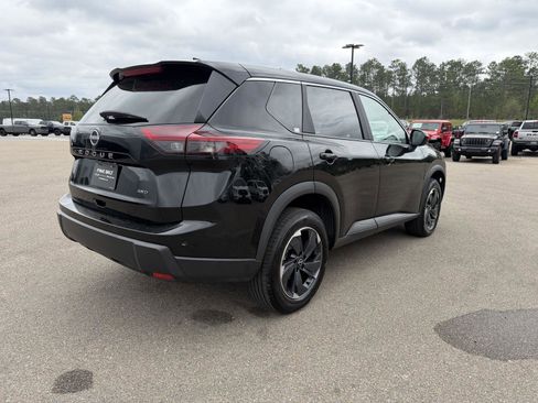 Used 2025 Nissan Rogue SV AWD/4WD image 6