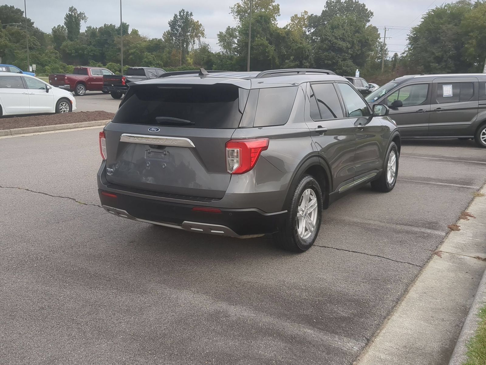 Used 2022 Ford Explorer XLT w/ Equipment Group 202A RWD image 3