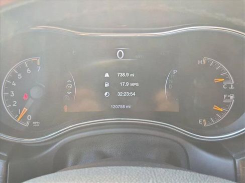 Used 2018 Jeep Grand Cherokee Limited RWD image 11