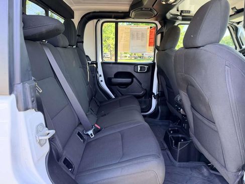Used 2023 Jeep Gladiator Willys image 16