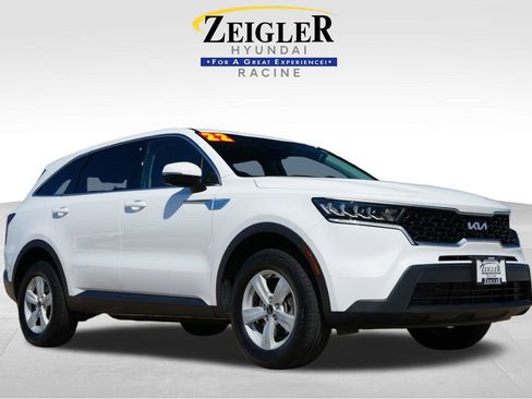Used 2022 Kia Sorento LX image 1