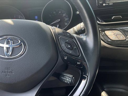 Used 2018 Toyota C-HR XLE FWD image 11