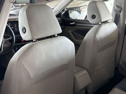 Used 2025 Volkswagen Jetta SE FWD image 23