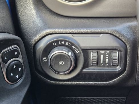 Used 2021 Jeep Wrangler Unlimited Sport image 24