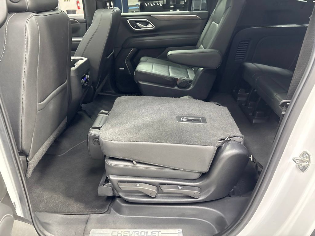 Used 2022 Chevrolet Suburban LT AWD/4WD image 40
