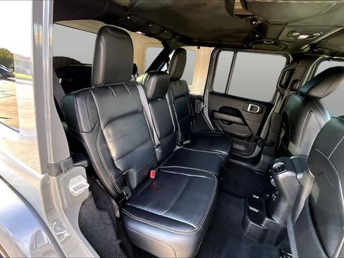 Used 2018 Jeep Wrangler Unlimited Sahara AWD/4WD image 21