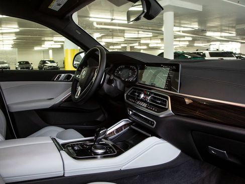 Certified 2023 BMW X6 xDrive40i w/ Premium Package image 28