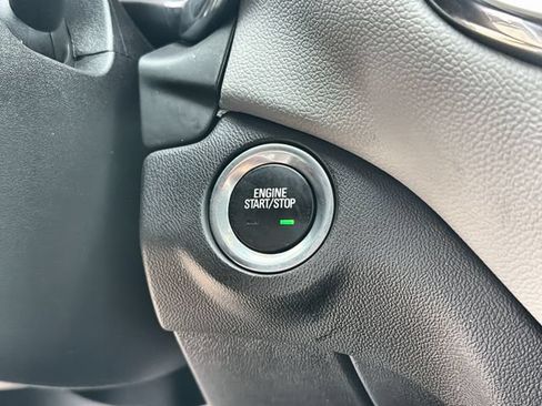 Used 2022 Chevrolet Equinox LT FWD image 16