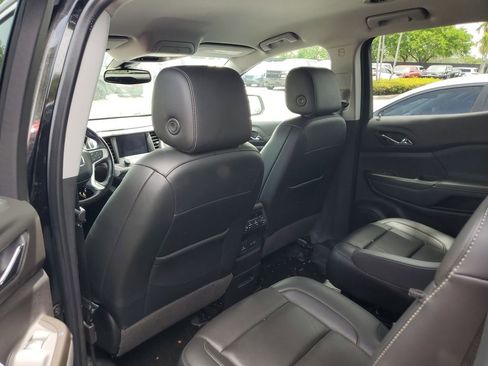 Used 2022 GMC Acadia SLT w/ Preferred Package FWD image 12