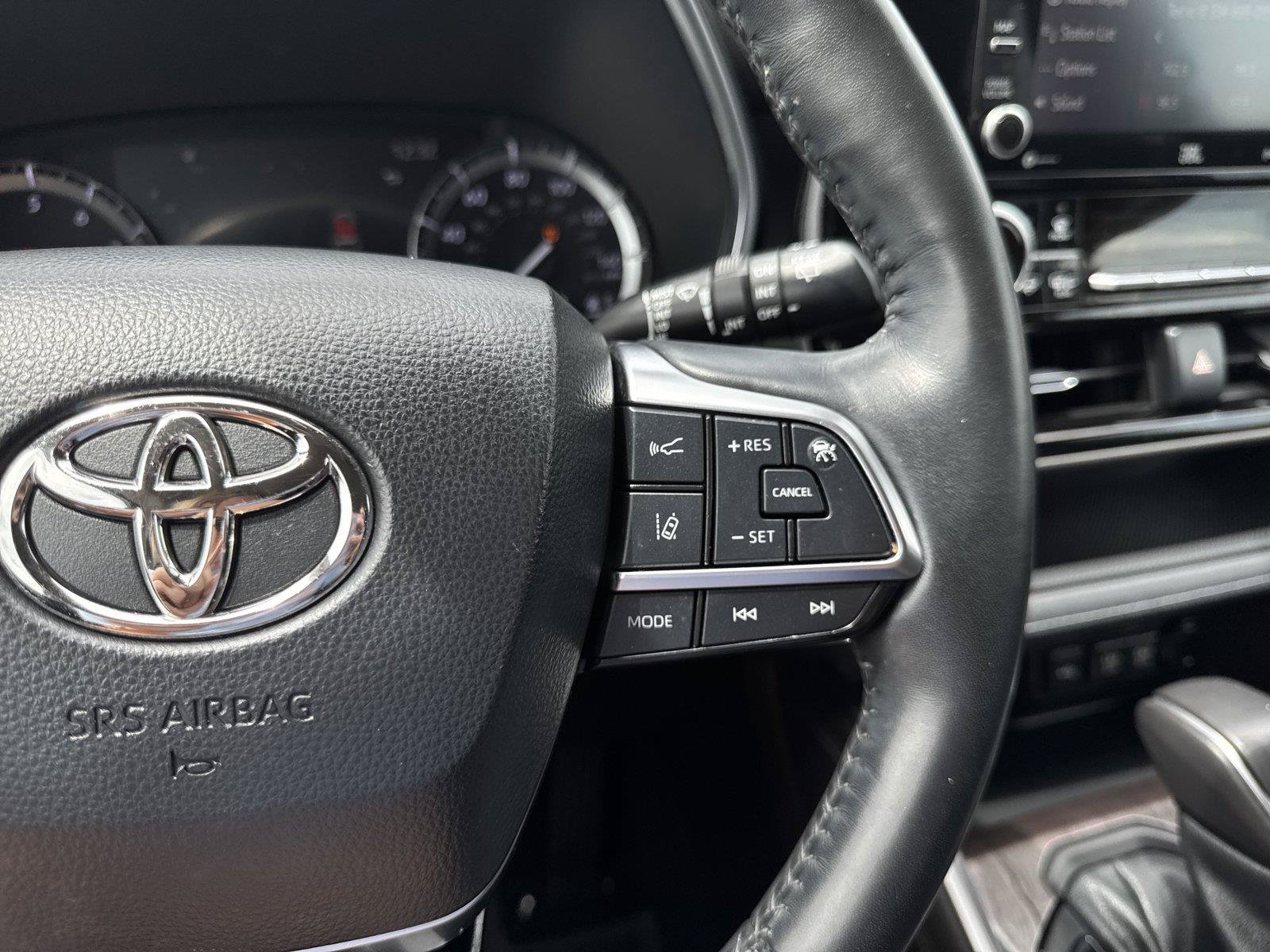 Used 2021 Toyota Highlander Limited FWD image 22