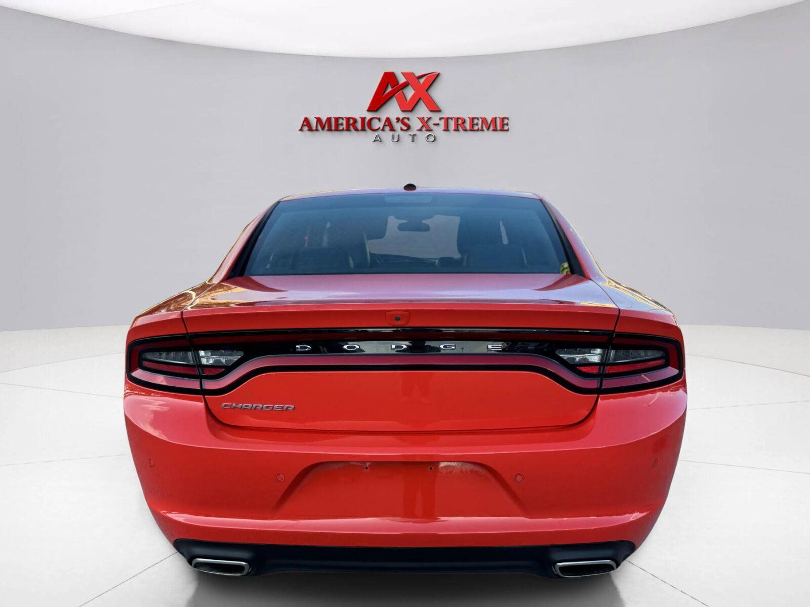 Used 2021 Dodge Charger SXT w/ Leather Interior Group RWD image 5