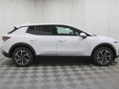 New 2026 Chevrolet Equinox EV LT image 29