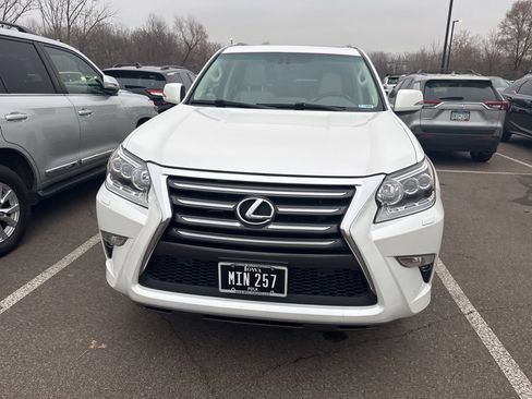 Used 2019 Lexus GX 460 image 2