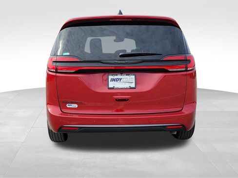 New 2026 Chrysler Pacifica Select FWD image 5