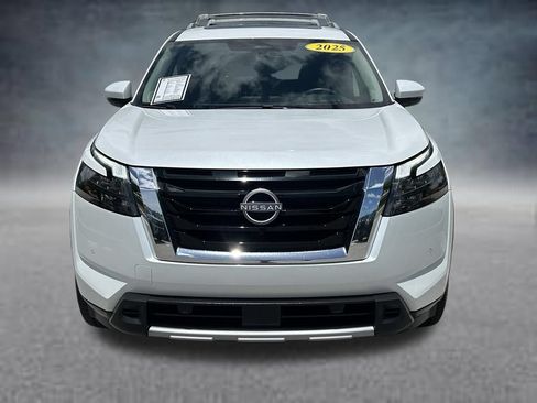Used 2025 Nissan Pathfinder Platinum FWD image 2