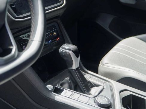 Used 2023 Volkswagen Tiguan SE w/ Panoramic Sunroof Package AWD/4WD image 26