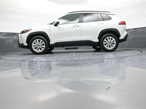 Certified 2024 Toyota Corolla Cross LE AWD/4WD image 32