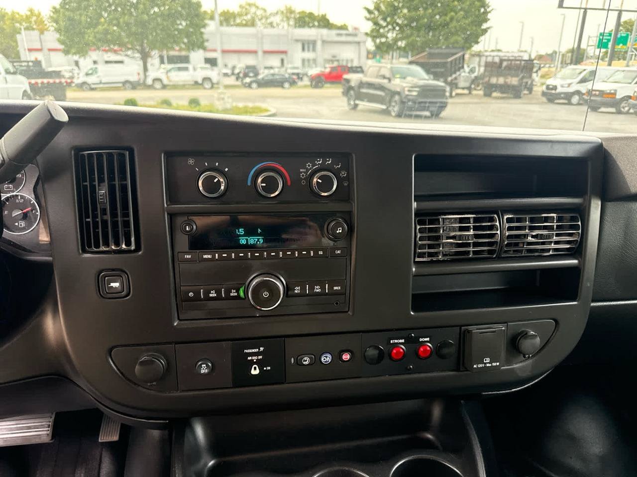 Used 2015 Chevrolet Express 2500 RWD image 14