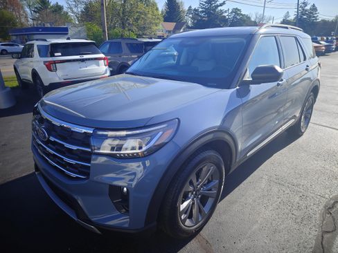 Used 2025 Ford Explorer Active w/ Active Comfort Package AWD/4WD image 2