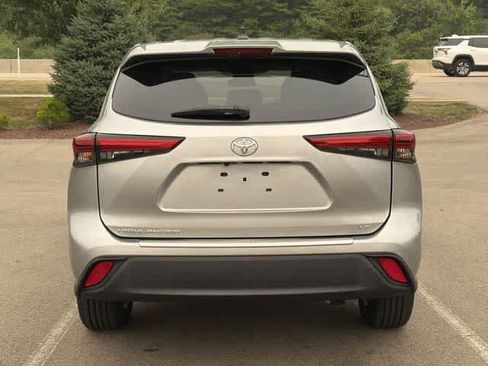 Used 2023 Toyota Highlander LE w/ Protection Package #3 (TMS) FWD image 4