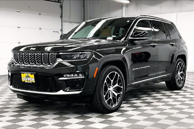 Used 2024 Jeep Grand Cherokee Summit AWD/4WD image 12
