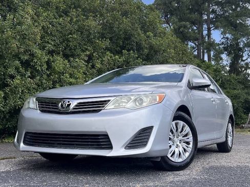 Used 2014 Toyota Camry FWD image 1