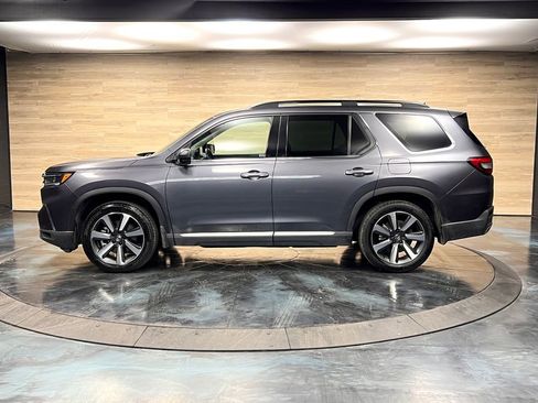 Used 2025 Honda Pilot Touring image 17