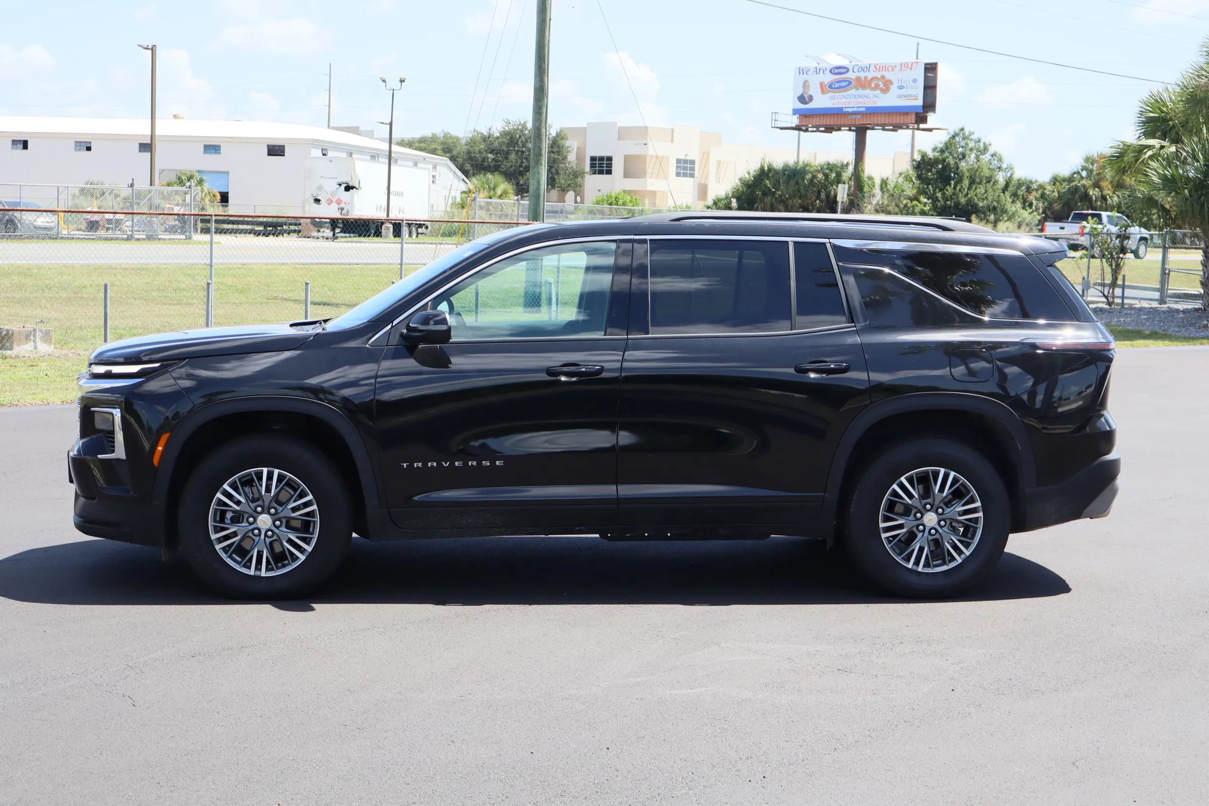 Used 2026 Chevrolet Traverse LT FWD image 4