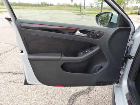 Used 2017 Volkswagen Jetta GLI FWD image 17