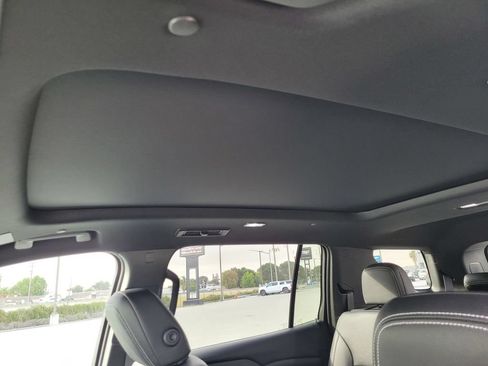 New 2026 Chevrolet Traverse LT w/ Sun and Wheel Package FWD image 15